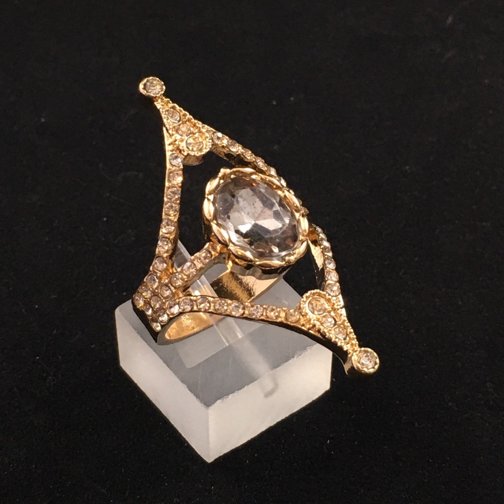 Royal Ring - Picture 2 of 3